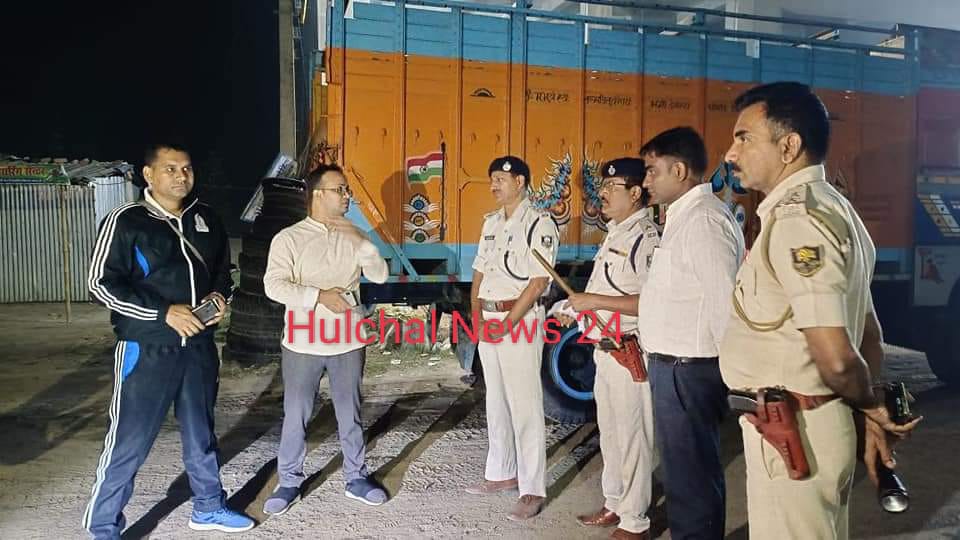 डीएम और एसपी के नेतृत्व में अवैध बालू व्यापार के विरुद्ध चला सघन छापेमारी अभियान ; 10 ट्रक चालक भी गिरफ्तार