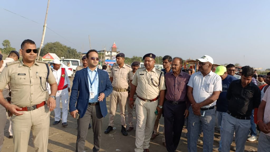 सारण डीएम एवं एसपी ने गंगा स्नान को लेकर पहलेजा घाट एवं सोनपुर मेला की तैयारियों का किया निरीक्षण