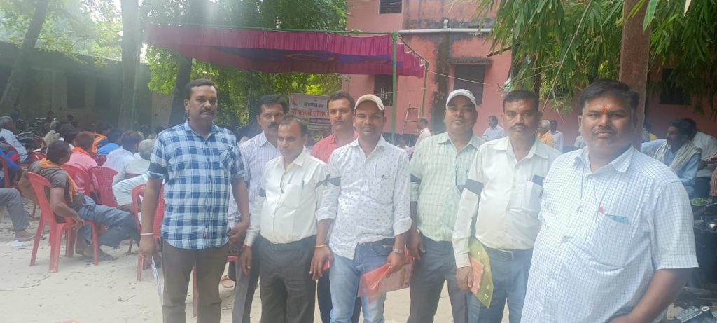 किसान सलाहाकारों ने समायोजन नहीं होने पर काली पट्टी बांधकर जताया विरोध