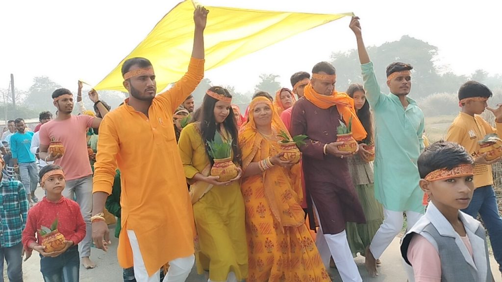 दो दिवसीय महायज्ञ को लेकर निकाली गई भव्य कलश यात्रा, जयकारे से भक्तिमय हुआ वातावरण