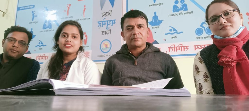 छपरा सदर अस्पताल में कैंसर मरीजों के लिए समुचित उपचार के लिए होमी भाभा कैंसर अस्पताल एवं अनुसंधान केंद्र की टीम कर रही स्क्रीनिंग