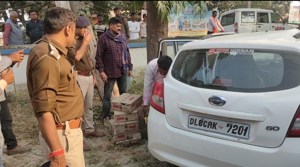 छपरा में लग्जरी कार से 736 पीस फ्रूटी पैक अंग्रेजी शराब बरामद ; कार छोड़कर भागा धंधेबाज