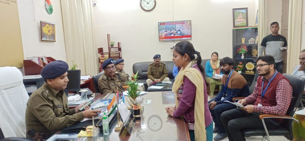 सारण एसपी ने जनता दरबार में सुनी 94 फरियादियों की फरियाद ; संबंधित थाना को कार्रवाई के लिए दिया निर्देश