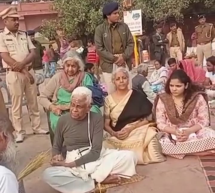 केन्द्रीय वित्त मंत्री ने परिवार संग गया पहुंच अपने पूर्वजों की आत्मा की शांति के लिए किया पिंडदान व तर्पण