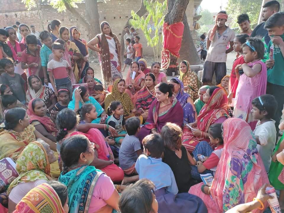 छपरा मेयर प्रत्याशी राखी गुप्ता ने महिलाओं के बीच पहुंचकर की अपने पक्ष में वोट करने की अपील ; कहा जन-जन तक पहुंचेगा सरकारी योजनाओं का लाभ