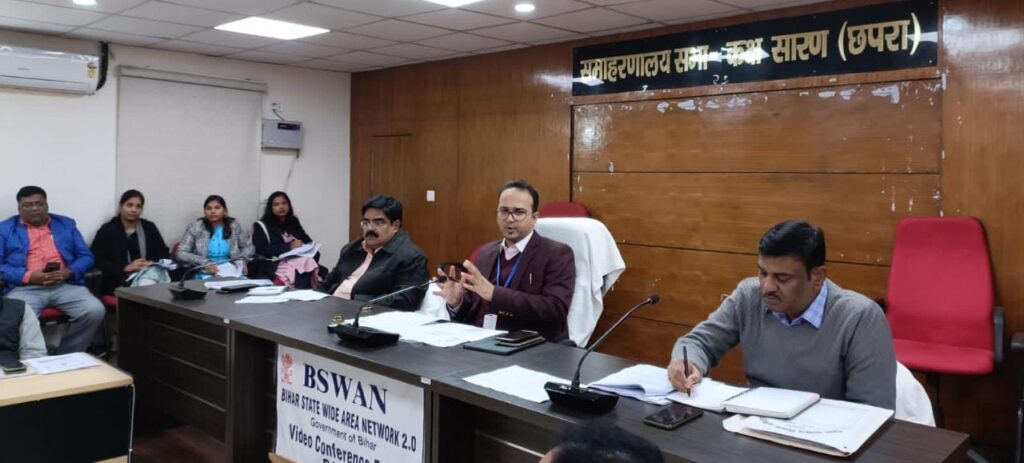 नगरपालिका चुनाव के सफल संचालन को लेकर सारण डीएम सह जिला निर्वाचन पदाधिकारी ने बैठक कर दिया निर्देश