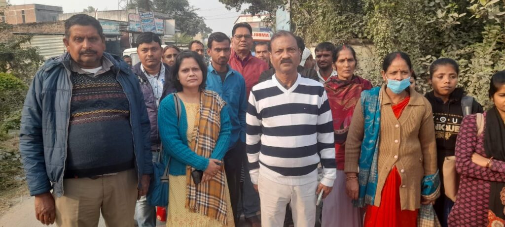 सीएचसी में हुई मारपीट की घटना से नाराज चिकित्सक व कर्मियों ने जुलूस निकाल जताया विरोध