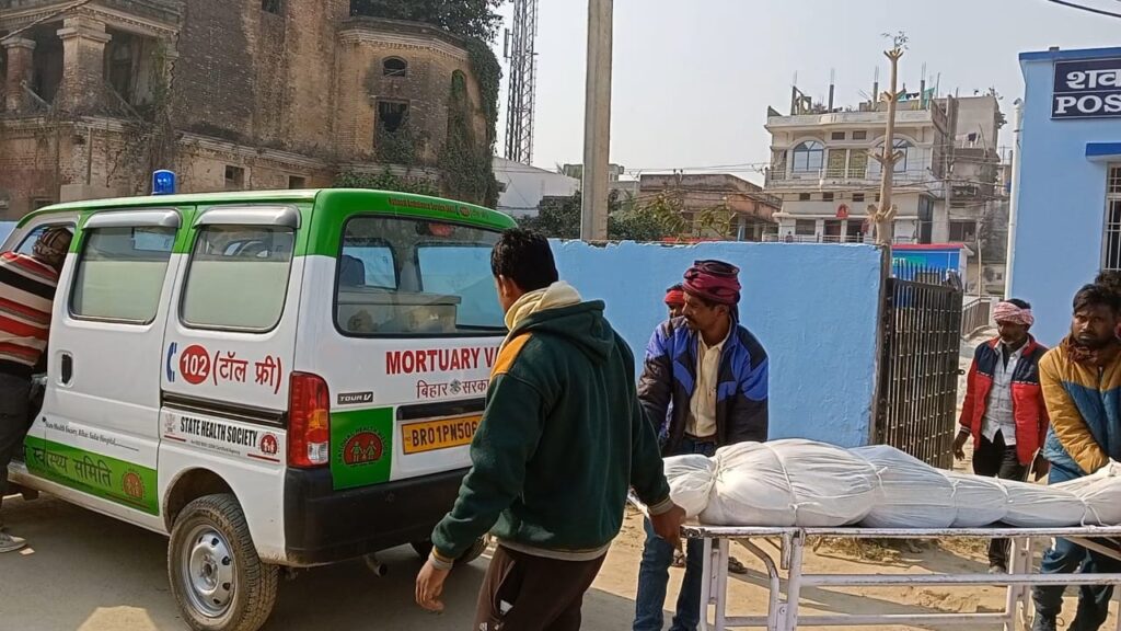 आखिर कब थमेगा जहरीली शराब से मौतों का सिलसिला ; मशरक में कल भी बिकी है शराब ; दोषी कौन सरकार या जिला प्रशासन