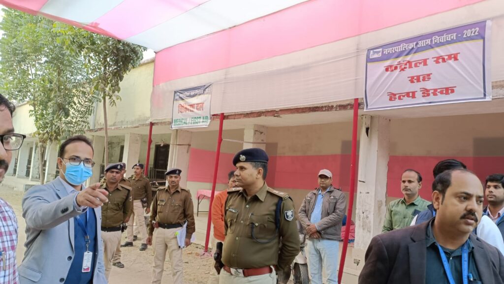 प्रथम चरण में 18 दिसंबर को होने वाले चुनाव को ले सारण डीएम एवं एसपी ने कंट्रोल कक्ष का लिया जायजा