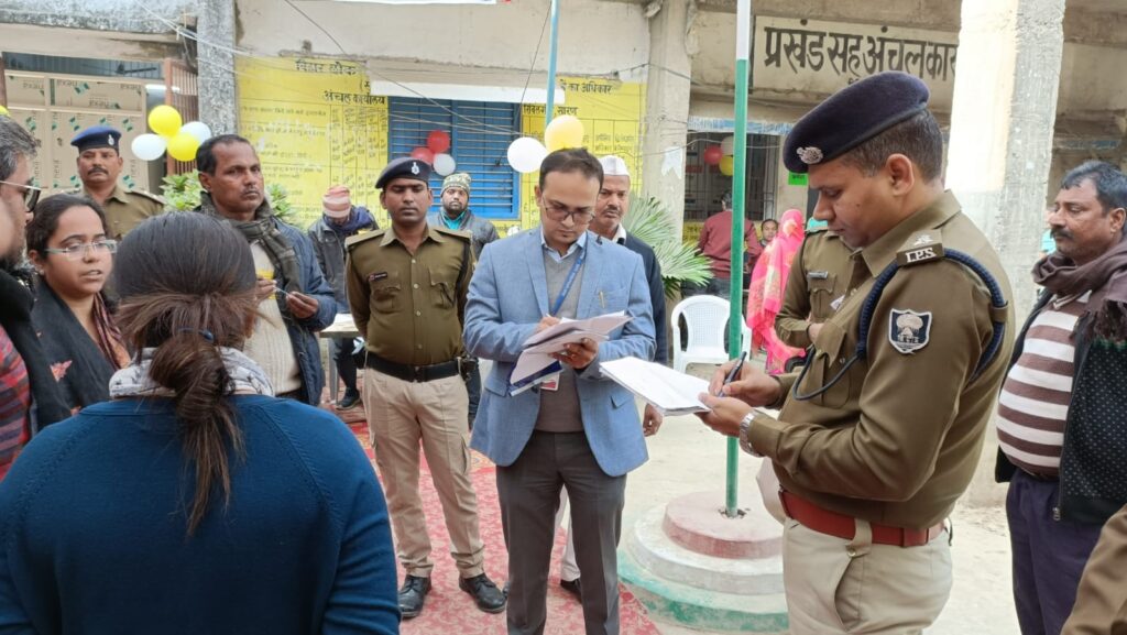 सारण जिलाधिकारी एवं एसपी की मुस्तैदी से शांतिपूर्ण संपन्न हुआ प्रथम चरण नगर निकाय चुनाव