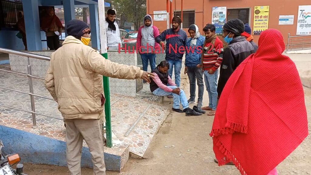 छपरा सदर अस्पताल उपचार के लिए पहुंचे एक मरीज की रजिस्ट्रेशन काउंटर के रैंप पर फिसलने से टूटी पैर की हड्डी ; प्रतिदिन अनेक लोग फिसलकर होते हैं चुटहिल