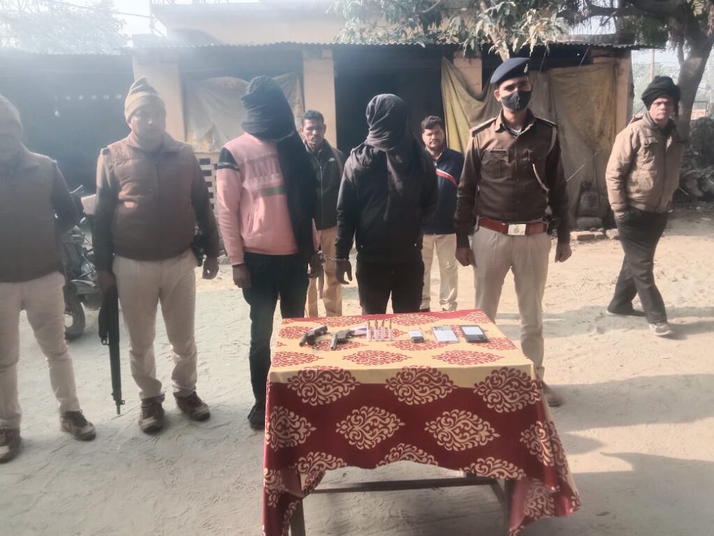 सारण पुलिस ने काली सिंह एवं उसके सहयोगी को हथियार के साथ दबोचा