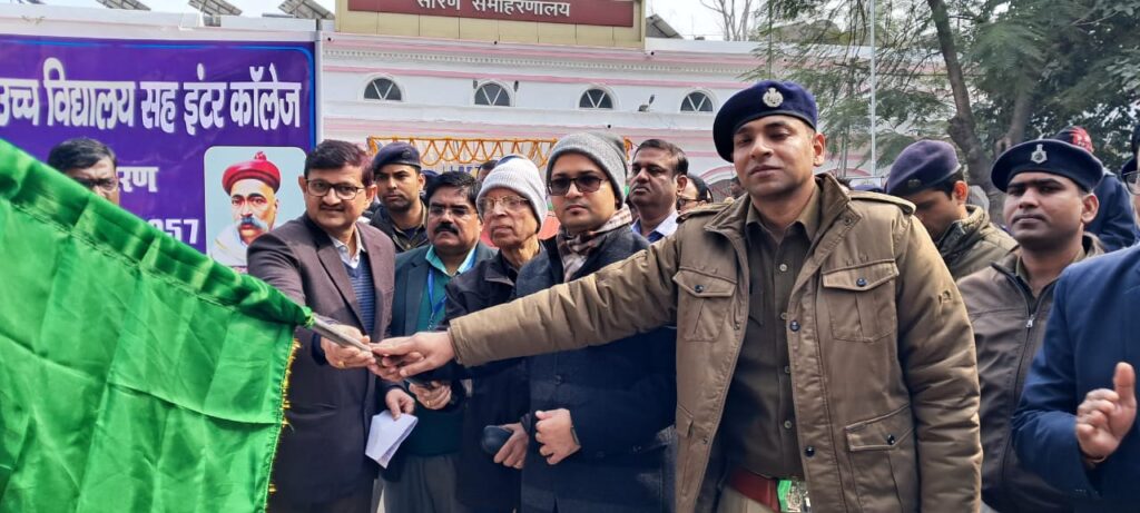 सड़क सुरक्षा सप्ताह पर जागरूकता रैली को हरी झंडी दिखाकर डीटीओ व डीएम ने किया रवाना ; 5 लोगों को सेमेटेरियन अवार्ड से किया गया सम्मानित