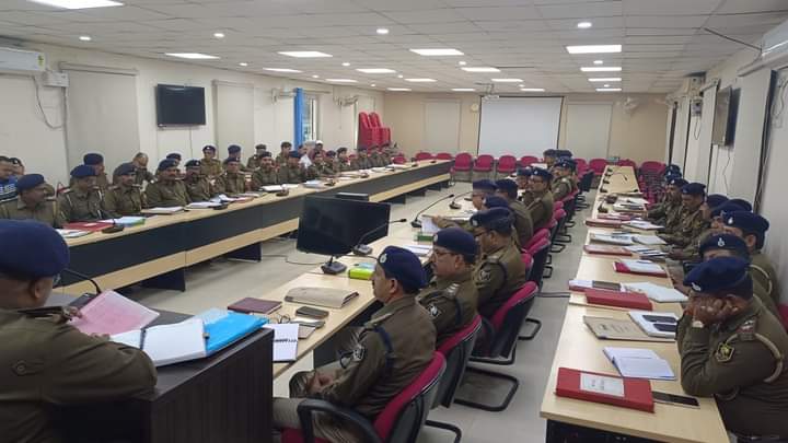 क्राइम मीटिंग में एसपी डॉ गौरव मंगला ने कहा हर हाल में अपराध पर लगे अंकुश ; लापरवाही पर नपेंगे