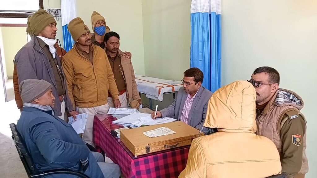सड़क सुरक्षा सप्ताह के दूसरे दिन पुलिस कर्मियों एवं वाहन चालकों के लिए नेत्र जांच शिविर का किया गया आयोजन