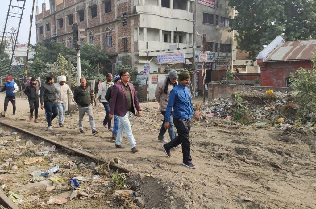 छपरा शहर के बंद पड़े बड़े नाले की पहले होगी सफाई : मेयर राखी गुप्ता