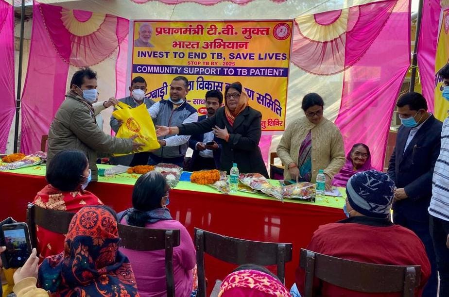 प्रधानमंत्री टीबी मुक्त भारत अभियान ने पकड़ी रफ्तार ; जिला यक्ष्मा केंद्र की अपील पर निक्षय मित्र बनकर टीबी के मरीजों को कर रहे हैं सहयोग