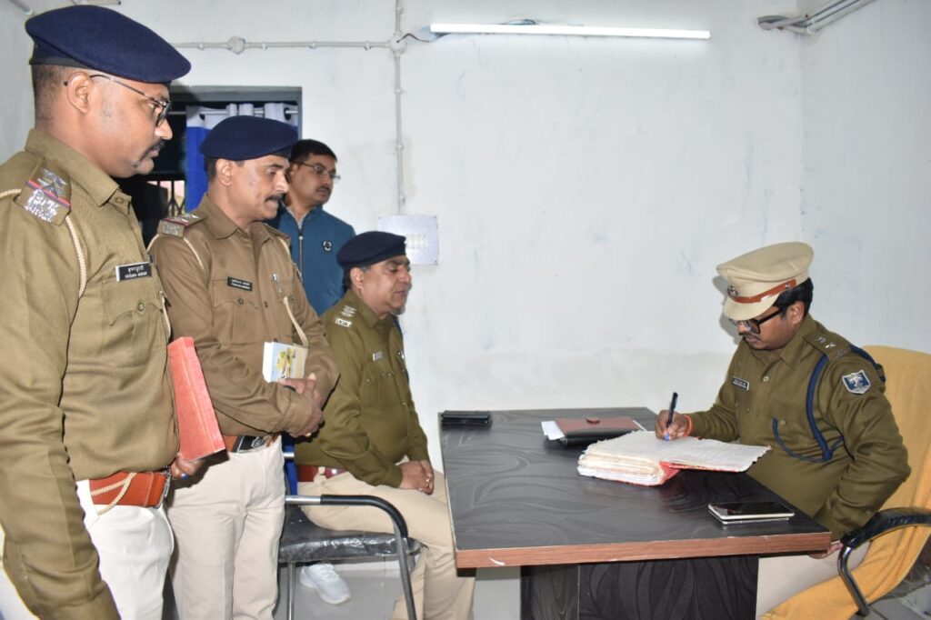 क्राइम कंट्रोल को लेकर एसपी ने कंगली थाने का किया औचक निरीक्षण ; कहा तस्कर एवं अपराधी अपने मंसूबे में नहीं हो कामयाब