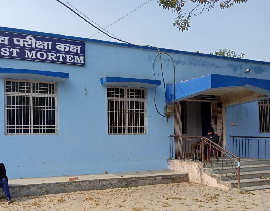 मोबाइल के लिए भाई-बहन में नोकझोंक के बाद बहन का कमरे में फंदे से लटकता मिला शव
