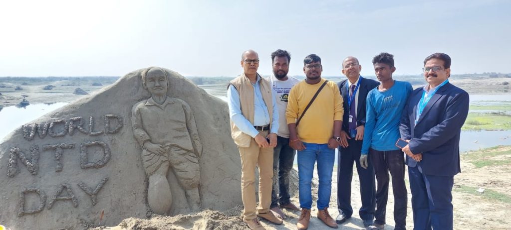 सैंड आर्ट के माध्यम से दवा सेवन के प्रति जागरूकता को ले सैंड आर्टिस्ट ने बनाई कलाकृति ; विभाग ने शुरू की अनूठी पहल