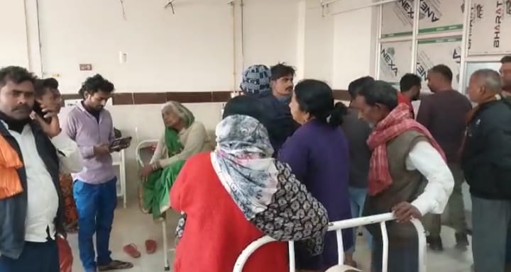 स्वर्णकार के एसिड अटैक में 6 लोग झुलसे ; सदर अस्पताल में भर्ती