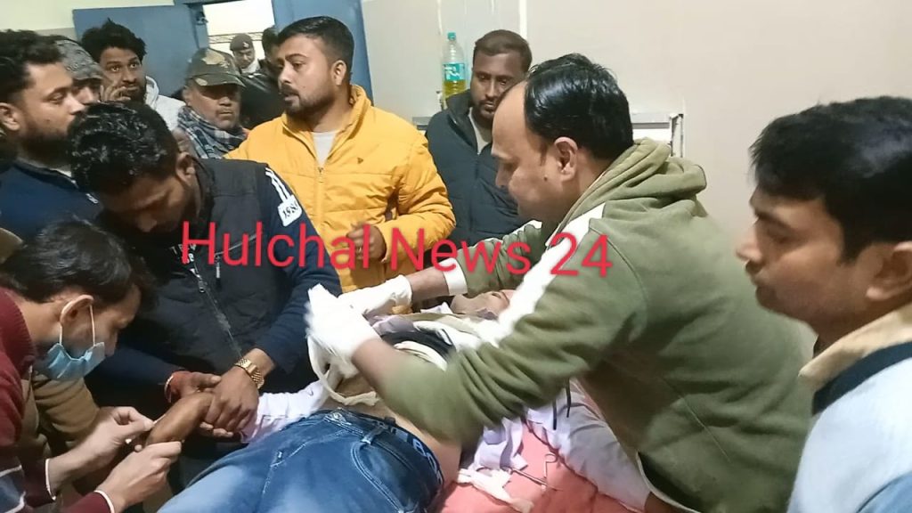 लूटपाट कर भाग रहे अपराधियों की घेराबंदी के बाद फायरिंग में एक वार्ड पार्षद पति जख्मी ; एक लुटेरा भी गिरफ्तार