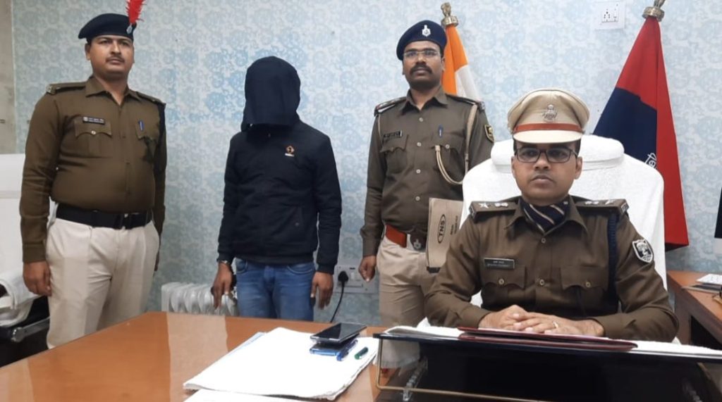 पत्रकार के भाई का हत्यारा कुख्यात शुभम मिश्रा को पुलिस ने दबोचा ; हत्या व रंगदारी के मामले में थी तलाश