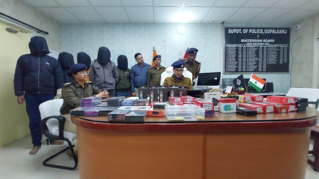 अंतरजिला गिरोह के पांच शातिर चोर चोरी के माल के साथ गिरफ्तार