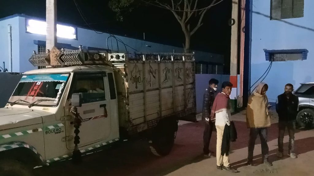 परीक्षा देकर घर लौट रही इंटर की छात्रा को अनियंत्रित ट्रक ने रौंदा ; हादसे में छात्रा का भाई घायल