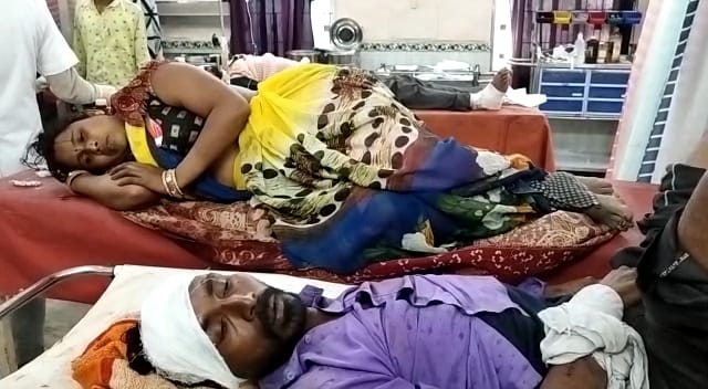 दो पक्षों के बीच हुई चाकूबाजी में महिला समेत 3 जख्मी, सदर अस्पताल में भर्ती