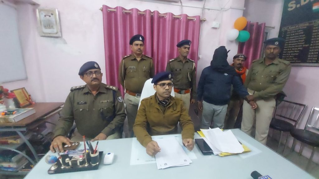 मुखिया हत्याकांड का उद्भेदन कर पुलिस ने एक अभियुक्त को किया गिरफ्तार