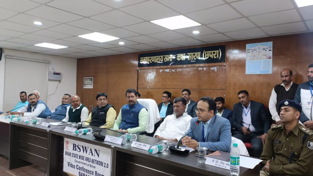 सोशल मीडिया से अफवाह फैलाने वालों के विरुद्ध कठोरतम कानूनी कार्रवाई करें : प्रभारी मंत्री