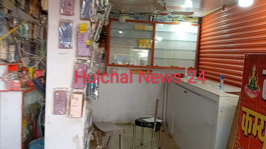 मोबाइल दुकान से 23 लाख का मोबाइल सहित 25 लाख की चोरी ; सीसीटीवी कैमरे में कैद हुई शातिर चोर की तस्वीर
