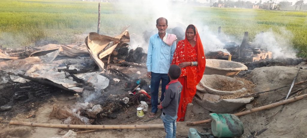अगलगी की घटना में दो घर जलकर स्वाहा ; लाखों रुपए मूल्य की हुई क्षति