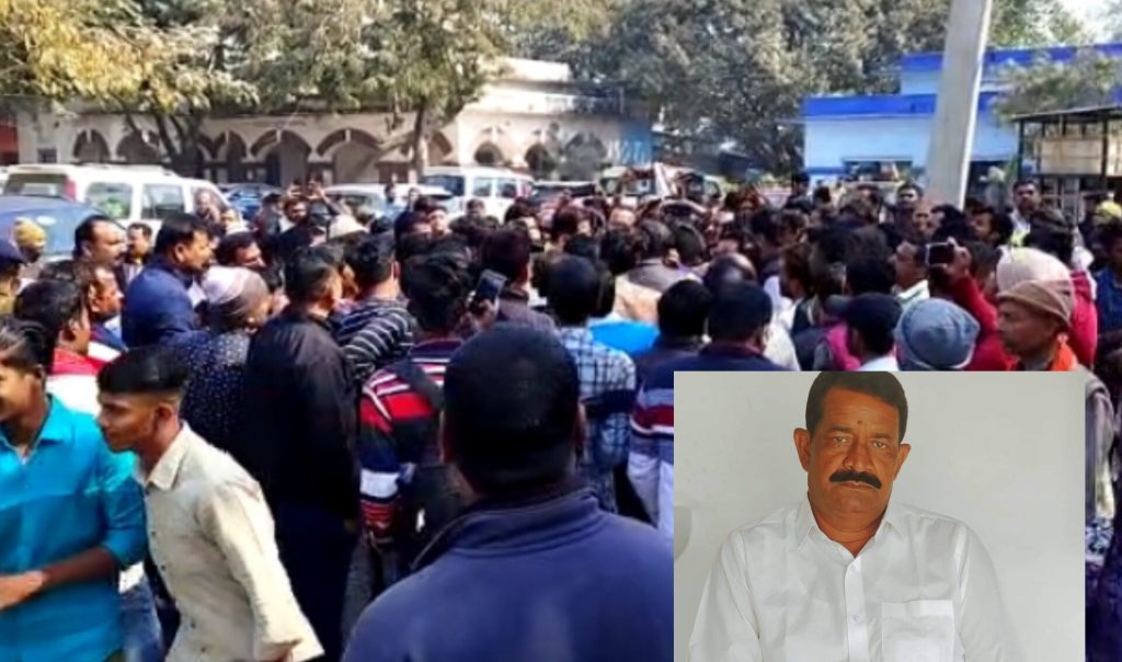 अज्ञात बदमाशों ने मुखिया को मारी गोली ; मौके पर हुई मौत के बाद लोगों ने सड़क जाम कर किया विरोध प्रदर्शन