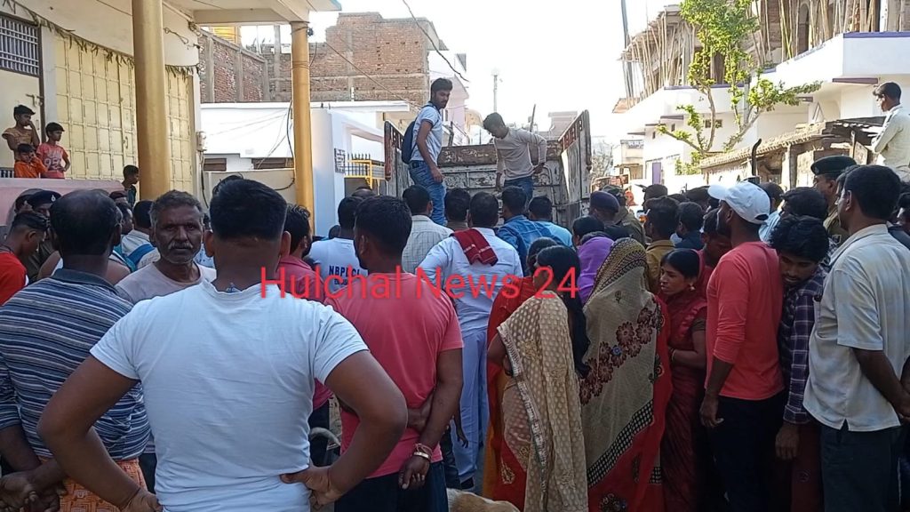 लॉज के कमरे में टेबल पर पड़ा हुआ था नाश्ता और खुली थी किताबें ; कमरे में लटकते मिला छात्र का शव, जांच में जुटी पुलिस