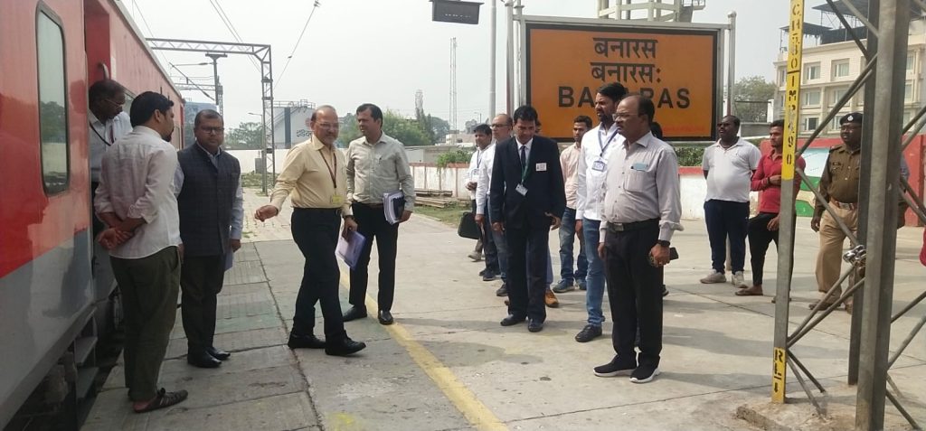 रेलवे बोर्ड के कार्यकारी निदेशक ने प्रयागराज से किया रियर विंडो ट्रेलिंग निरीक्षण ; दिया निर्देश