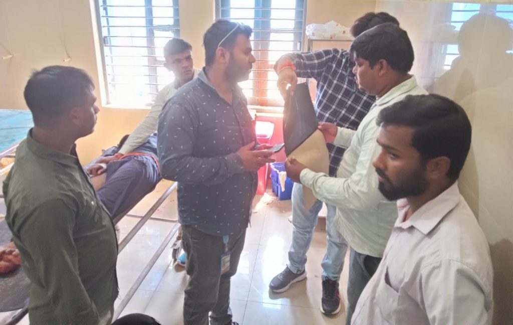 शराबबंदी का ढोल बस नीतीश को सुनाई और दिखाई देता है ; सारण में शराबबंदी की खुली पोल : नशे की हालत में दर्जनभर जगहों पर हुई दुर्घटनाएं और मारपीट की घटनाएं, दर्जनों लोग भर्ती