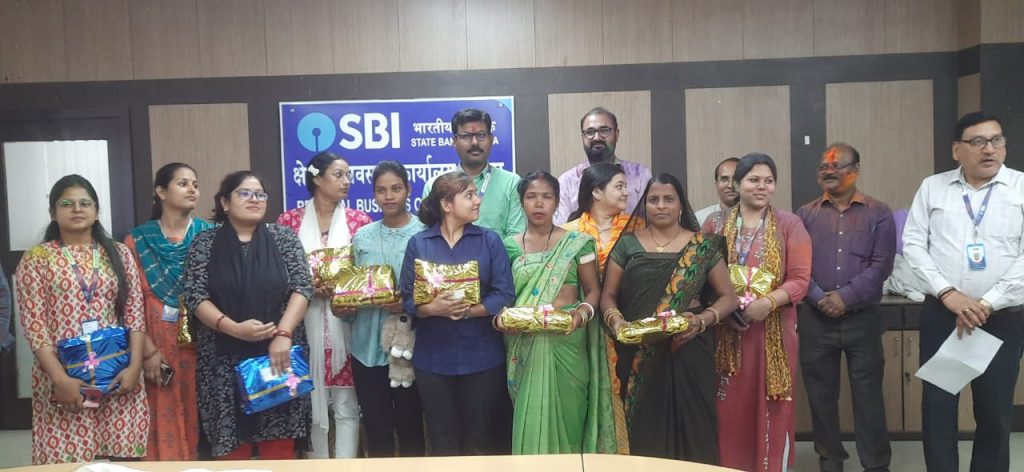 अंतरराष्ट्रीय महिला दिवस पर एसबीआई में आधी-आबादी सम्मानित