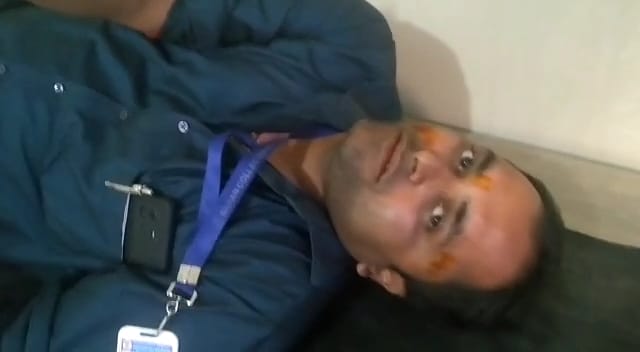 पंचायत सचिव को बंधक बनाकर मुखिया व उसके भतीजे ने पीटा ; पंचायत सचिव के पिता को बनाया बंधक तो पुलिस ने छुड़ाया