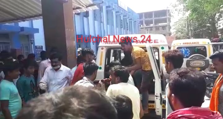 भयंकर सड़क हादसे में बाइक सवार दो युवक की स्थिति नाजुक ; पीएमसीएच रेफर