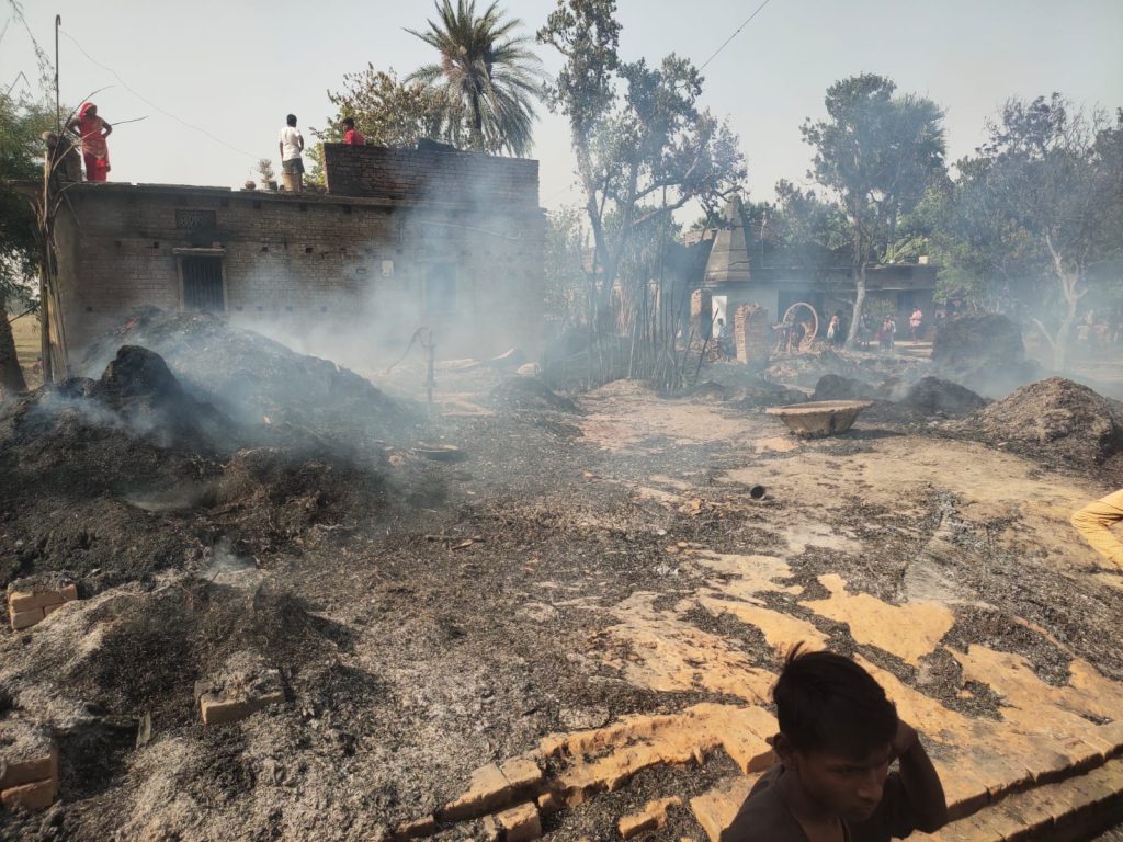 भीषण अगलगी में जल गया बेटी के शादी के अरमान ; 40 घर जलकर राख