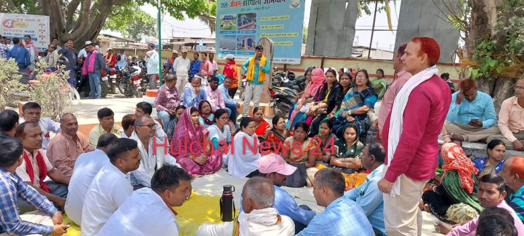 नई शिक्षक सेवाशर्त नियमावली के खिलाफ शिक्षकों ने जनगणना कार्य का किया बहिष्कार