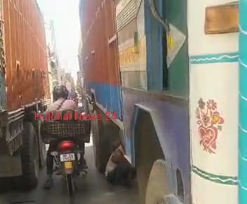 बालू लदे वाहनों के जाम से कराह रहा छपरा-आरा पुल ; जाम हटाने में जिला प्रशासन फेल