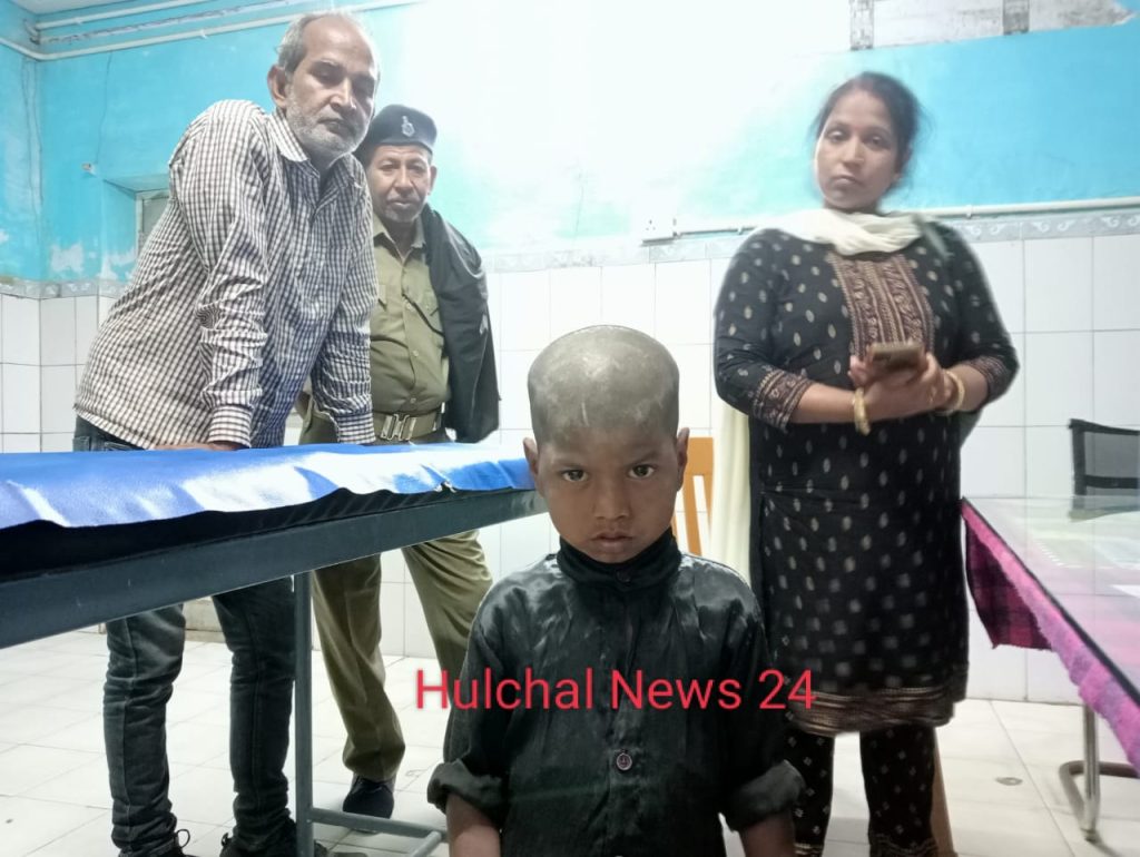 शहर में लावारिस घूम रहे 3 वर्षीय बच्चे को पुलिस ने बरामद कर दत्तक केंद्र को सौंपा