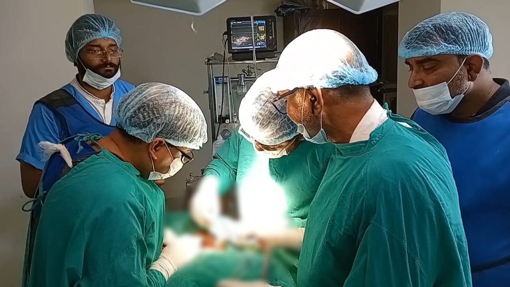 पहली बार सर्वाइकल प्लेटिंग का छपरा में हुआ सफल ऑपरेशन : सर्वाइकल में हो गया था टीबी का इन्फेक्शन