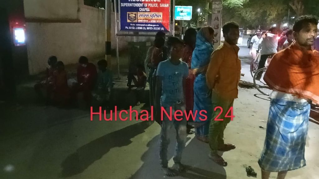 दबंगों की पिटाई से बच्चे सहित घर छोड़कर भाग महिला थाना अध्यक्ष से लगाई गुहार ; नहीं हुई सुनवाई तो पहुंचे एसपी आवास