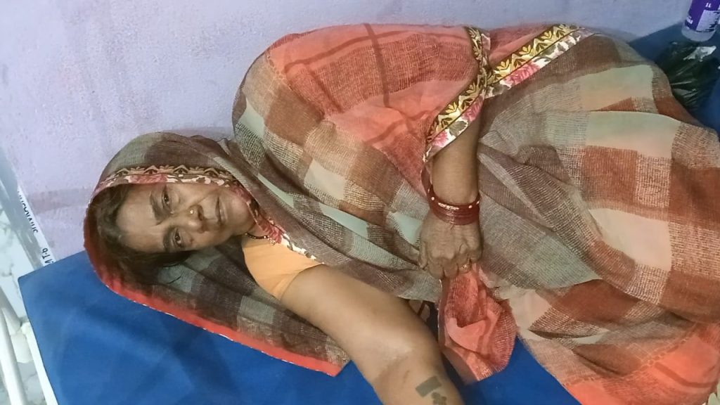 बेसहारा विधवा की संपत्ति हड़पने के लिए मारपीटकर भांजा ने घर से निकाला ; प्राथमिकी दर्ज