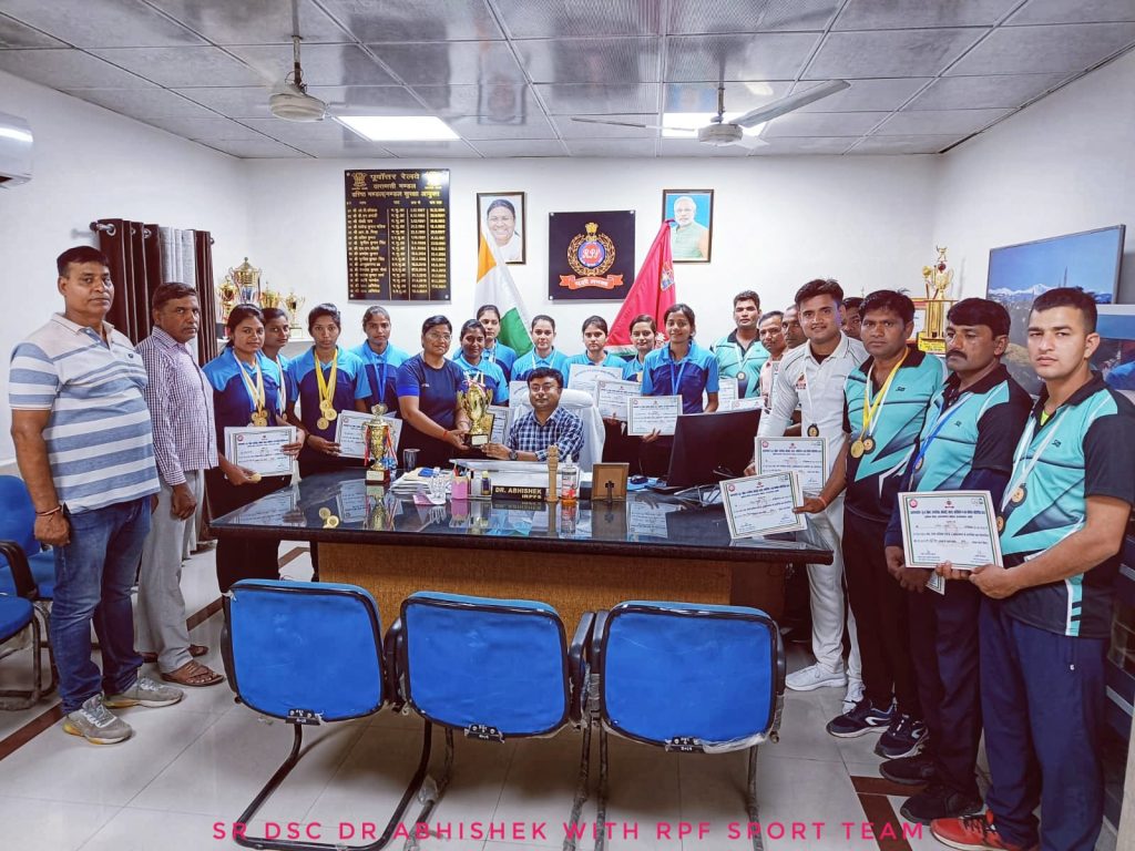 वाराणसी मंडल टीम ने इंटर डिवीजनल स्पोर्ट्स मीट 2023 में महिला कबड्डी टीम एवं पुरुष कुश्ती टीम ने जीते 24 मेडल