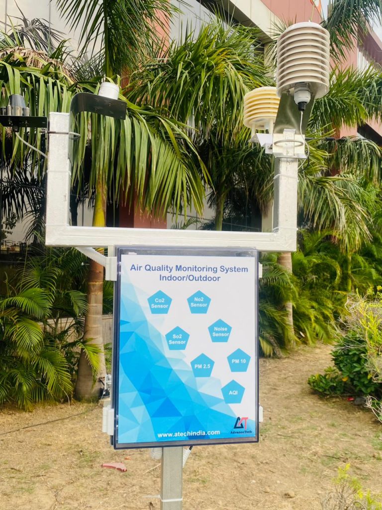 बनारस स्टेशन पर स्मार्ट पर्यावरण निगरानी प्रणाली (SEMS) स्थापित